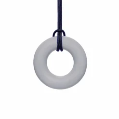 Tyggesmykke, Ring - Standard, Lysegrå